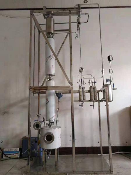 脱金属离子精馏塔装置