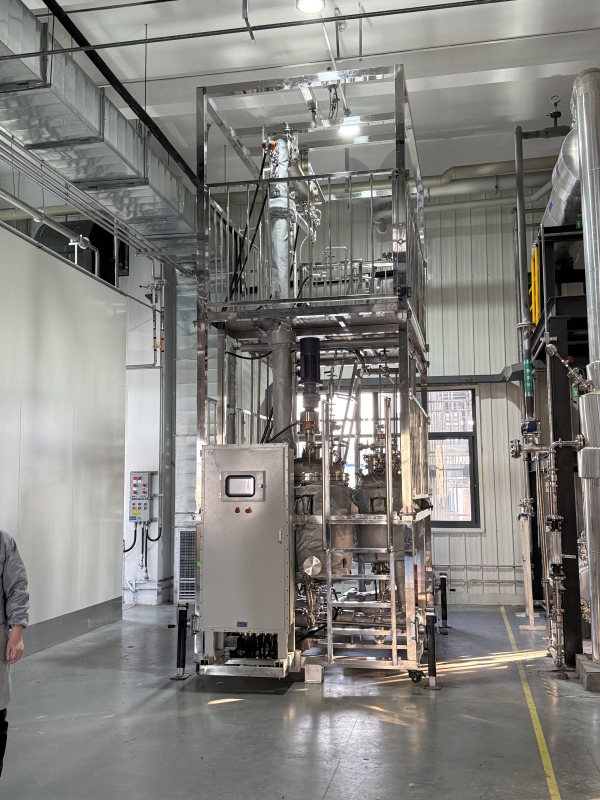 高真空低压降精馏塔装置